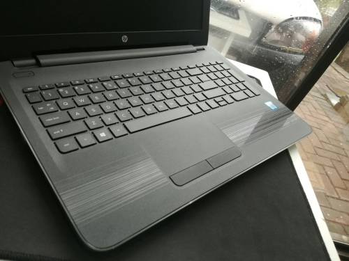 **AS NEW**THE NEW HP 250 G5*6TH GEN i5*4GB RAM*500GB HDD*HD DISPLAY*DVD WRITER*